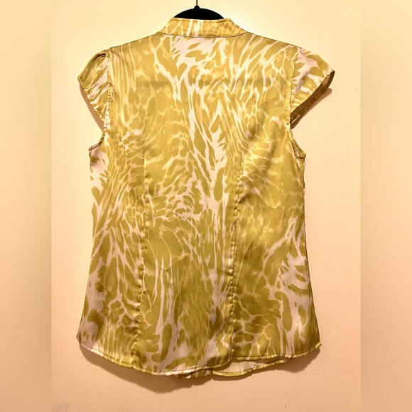 Women’s New York & Company Button Up Summer Blouse Button Up Sz 6. PGC. - Picture 2 of 3